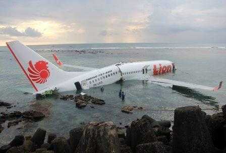 Aircraft crash-lands in Bali Sea