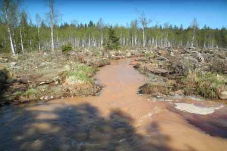 Talvivaara waste  discolours Lumijoki waters
