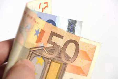 Majority Finns to stay with Euro: Survey Report