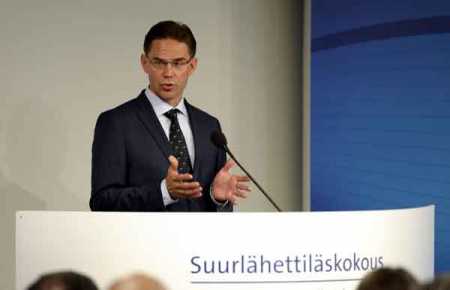 Niinistö emphasises to own strong defence forces