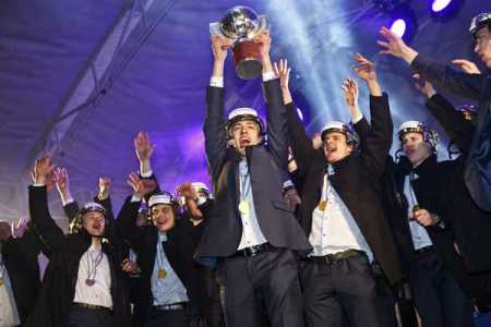 Grand reception to youth Ice Hockey heroes