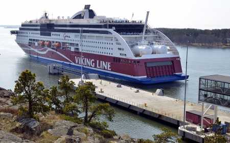 Viking Grace collides with boat: 3 injured