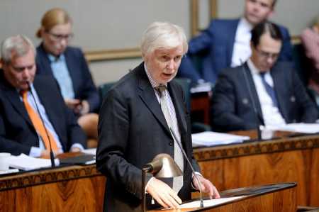 Sanctions, Ukraine dominate parliament’s opening session