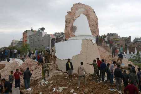 Powerful quake kills more than 1300 in Nepal