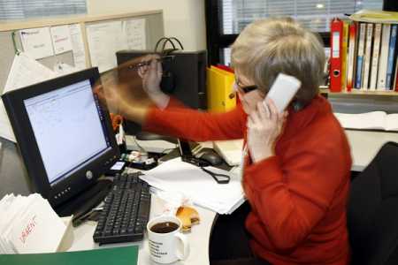 Civil servants' retirement age  increases to 65
