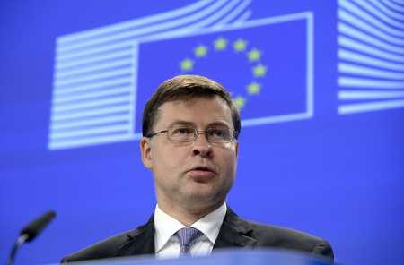 EU approves 7.16-bln-euro bridge loan for Greece