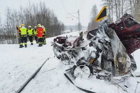 2 killed in level crossing crash in Siilinjärvi