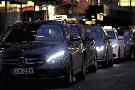 Govt plans open competition in taxi sector
