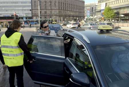 Proviso for unlicensed taxi service censured