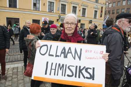 Violence unacceptable in Finland: Halonen