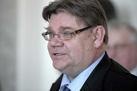 Govt defends budget plan as oppositions criticize