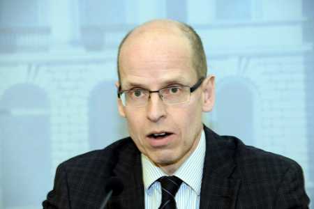 Govt defends budget plan as oppositions criticize