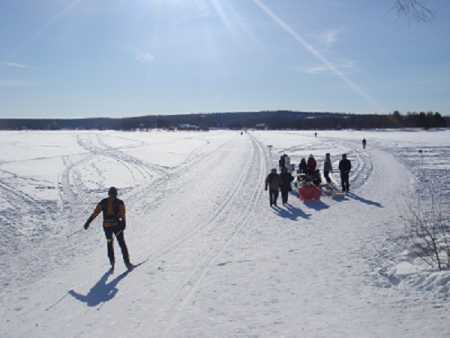 Easter holidays amidst sun bring people outside