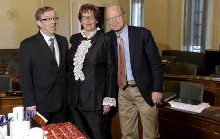 30 years acted as representatives of the SDP Kari Rajamäki (left), the center of Sirkka-Liisa Anttila and the Conservative Party Kimmo Sasi posing eduskuntauriensa 30th anniversary celebrations of the Finnish Parliament in Helsinki on 9 April 2013. The trio was elected to Parliament for the first time in 1983 and they started their career in parliament the same year, in early April. Photo- Lehtikuva