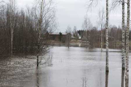 Decade’s worst flood hits hard southwest