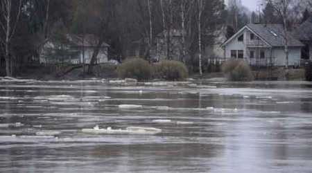 Flooding damages 50 buildings, makes 100 vulnerable