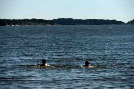 Scorching heat prevails across country
