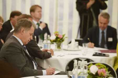 President at the open discussions at Kultaranta in Naantali on Monday. Photo - Lehtikuva.