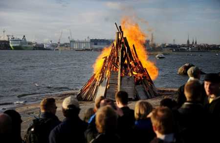Midsummer festival begins