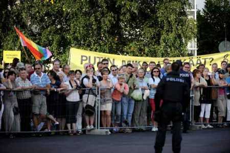 Gathering when Vladimir Putin arrived at the Forum Marinum harbor in Turku with banner, which say 'Putin why are you so afraid'. Photo - Lehtikuva