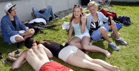 Interest to electronic cigarettes, water-pipes  ups
