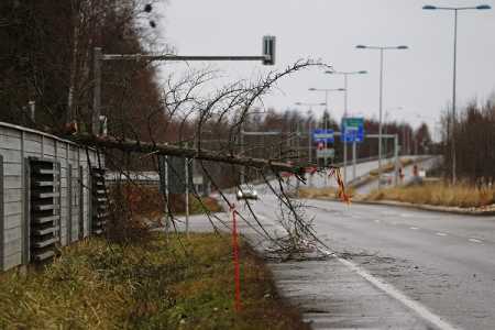 Power supply at 200,000 houses snapped