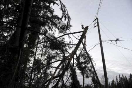 Storm hits South, Western regions