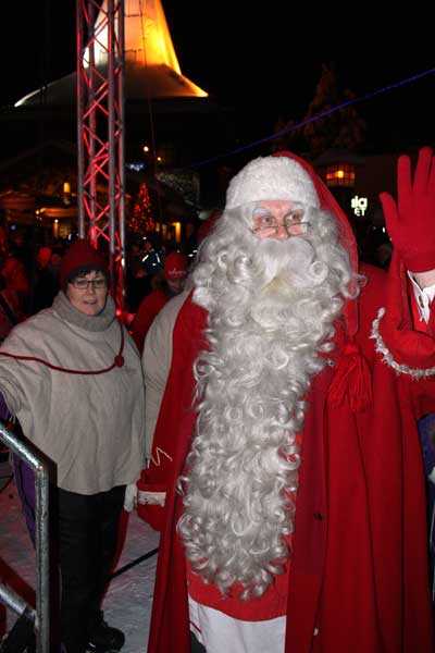 Christmas Eve today sets mood for Christmas tomorrow