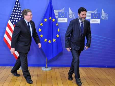 EU chief negotiator Ignacio Garcia Bercero (R) and US chief negotiator Dan Mullaney (L) leave after a photo opportunity on March 10,2014 at the EU Headquarters in Brussels. Photo AFP-Lehtikuva