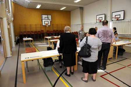 Kokoomus, Keskusta win 3 seats each