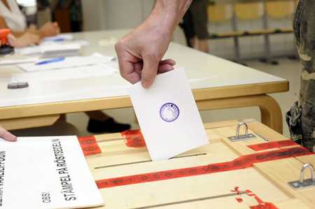 Kokoomus, Keskusta win 3 seats each