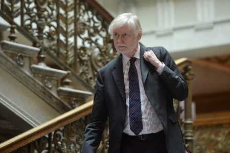 Foreign Minister Erkki Tuomioja was coming out of the House of Estate in Helsinki on Thursday. Photo Lehtikuva