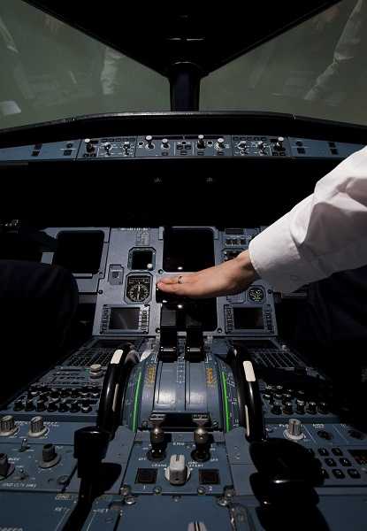 File picture of pilot in a Finnair flight. Photo Lehtikuva