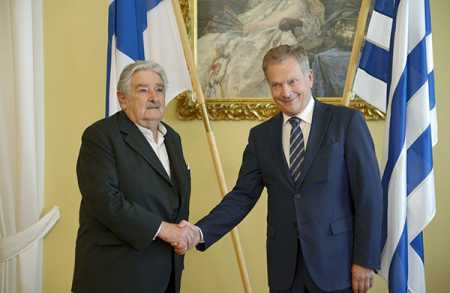 Visiting Uruguayan President Jose Mujica met president Sauli Niinistö at government Banquet Hall in Helsinki on Wednesday. Photo – Lehtikuva.