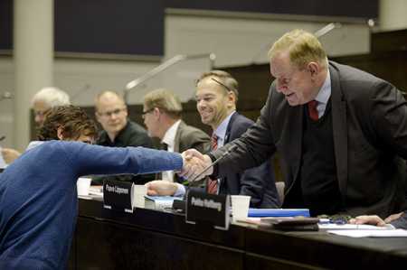 Parliamentary body gets mixed opinions from experts