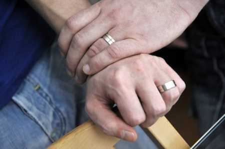 File picture of gay couple. Photo Lehtikuva.