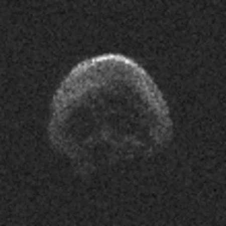 This image Obtained from NASA shows asteroid 2015 TB145, a dead comet, in an image generated using radar data Collected by the National Science Foundation's 1,000-foot (305-meter) Arecibo Observatory in Puerto Rico. The radar image was taken on October 30, 2015. The space rock will shave by Earth's Halloween looks like a dead comet with a skull face, NASA said after Gaining a closer look at the spooky space junk. Photo – AFP / Lehtikuva.