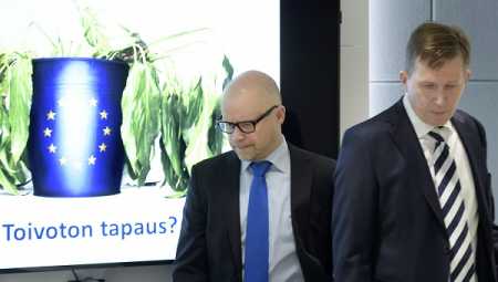 Nordea's chief economist Aki Kangasharju and economist Pasi Sorjonen at a press conference published the economic growth outlook of the country in Helsinki on Wednesday. Photo Lehtikuva.