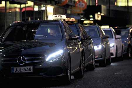 Govt plans open competition in taxi sector