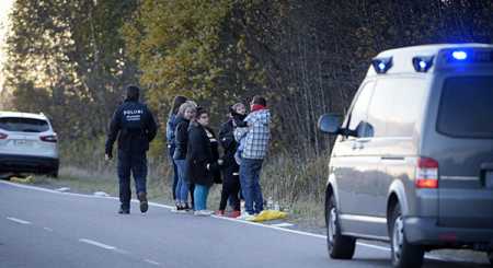 Police were investigating the technical sides of the accident took place at Vihti on Monday. An eight-year-old boy was killed in the accident. Photo – Lehtikuva.