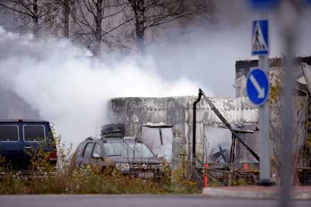A fire on Monday burnt down a hall of tire business Euromaster in Porvoo, southern Finland. Photo Lehtikuva.